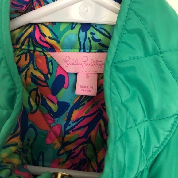 Green Getaway Quilted Vest - Picture 7 of 9